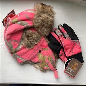 Pink camo hat and gloves. New with Tags!!